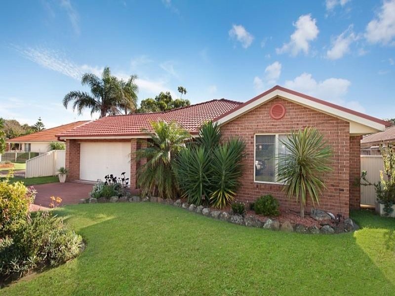 10 Mainsail Court, Lake Munmorah NSW 2259