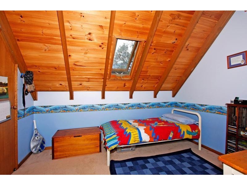 9 Birrabang Avenue, Summerland Point NSW 2259