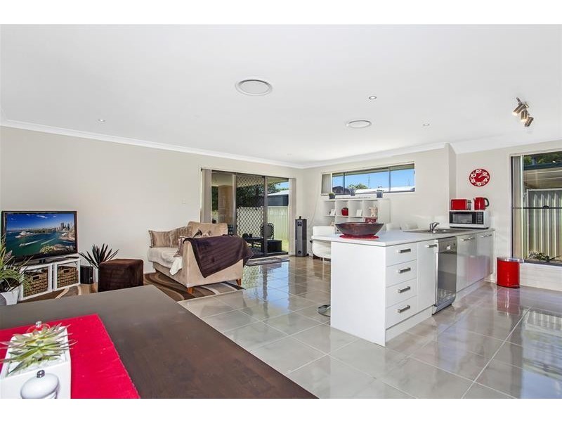 74 Catherine Street, Mannering Park NSW 2259