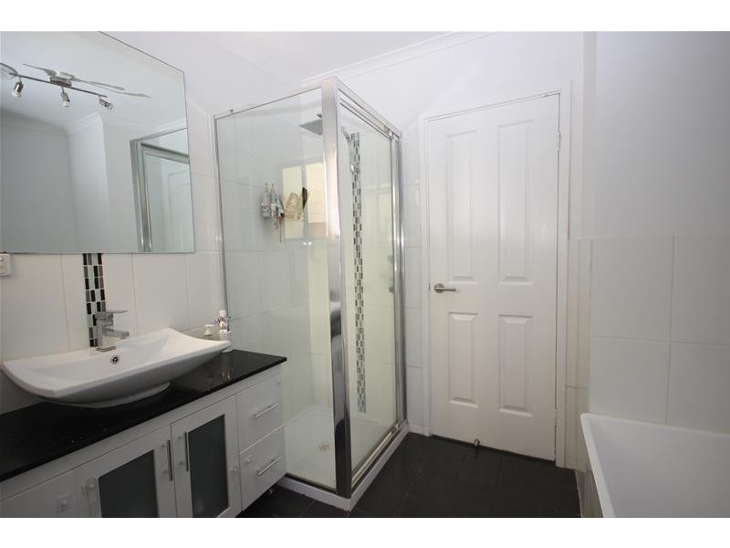 20 Spencer Street, Mannering Park NSW 2259