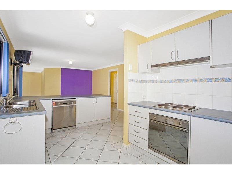 17 Kapala Avenue, Summerland Point NSW 2259