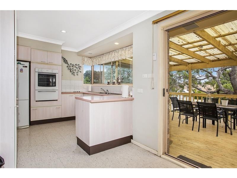 19 Ocean Parade, Budgewoi NSW 2262