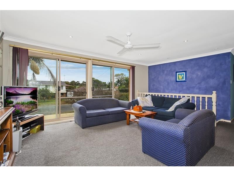 19 Ocean Parade, Budgewoi NSW 2262