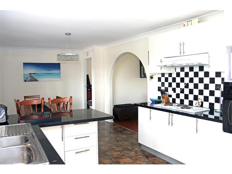 46 Campbell Parade, Mannering Park NSW 2259