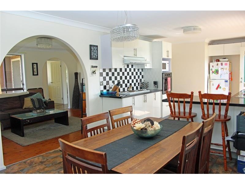 46 Campbell Parade, Mannering Park NSW 2259