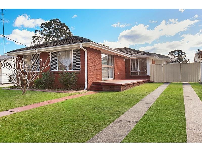 90 Griffith Street, Mannering Park NSW 2259