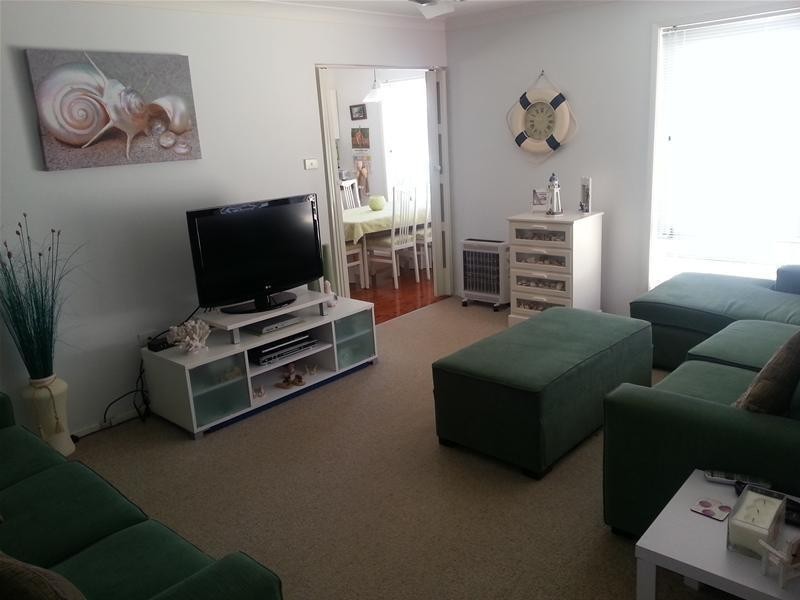 90 Griffith Street, Mannering Park NSW 2259