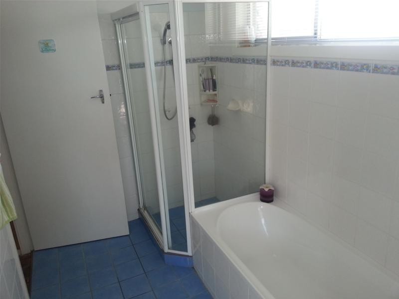 90 Griffith Street, Mannering Park NSW 2259