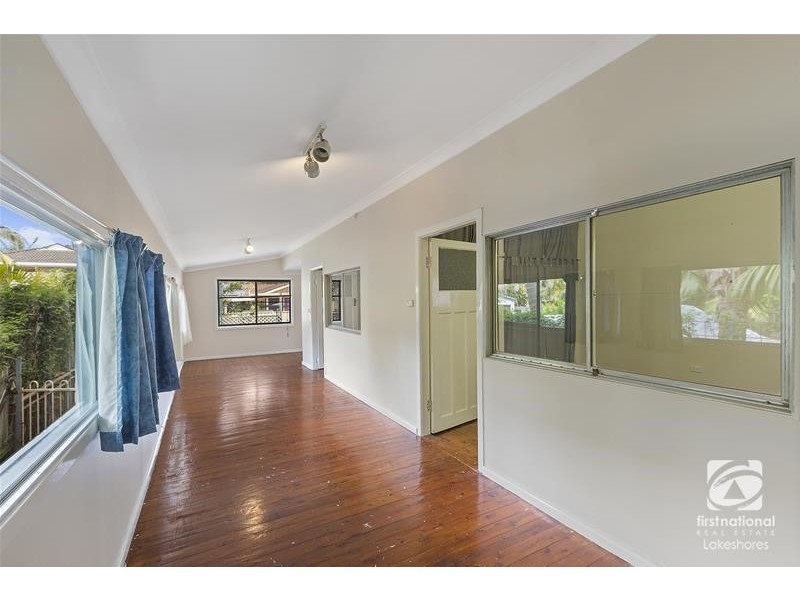 27 Waverley Road, Mannering Park NSW 2259
