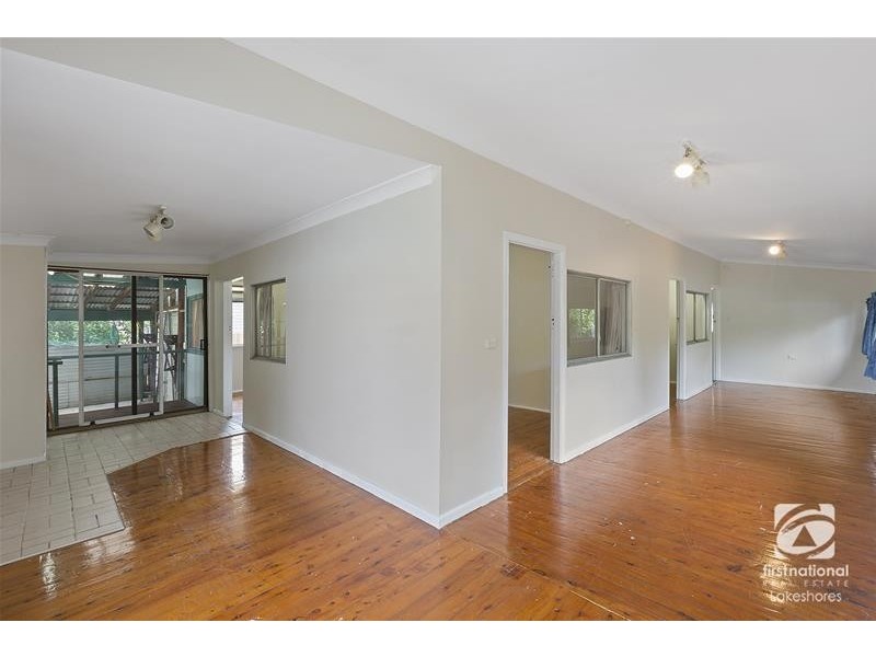 27 Waverley Road, Mannering Park NSW 2259