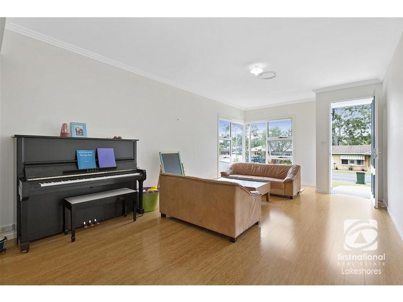 43 Warrina Avenue, Summerland Point NSW 2259