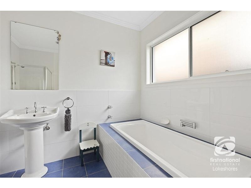 43 Warrina Avenue, Summerland Point NSW 2259