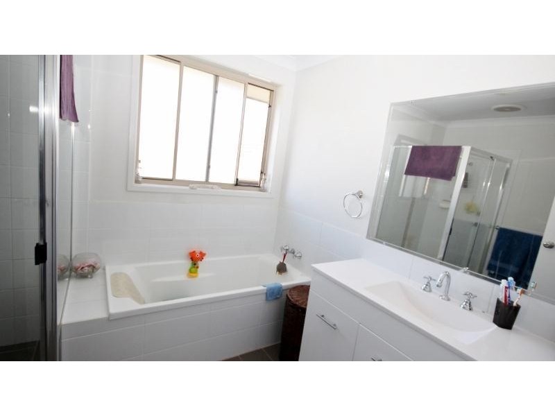 1 Yarra Place, Wadalba NSW 2259