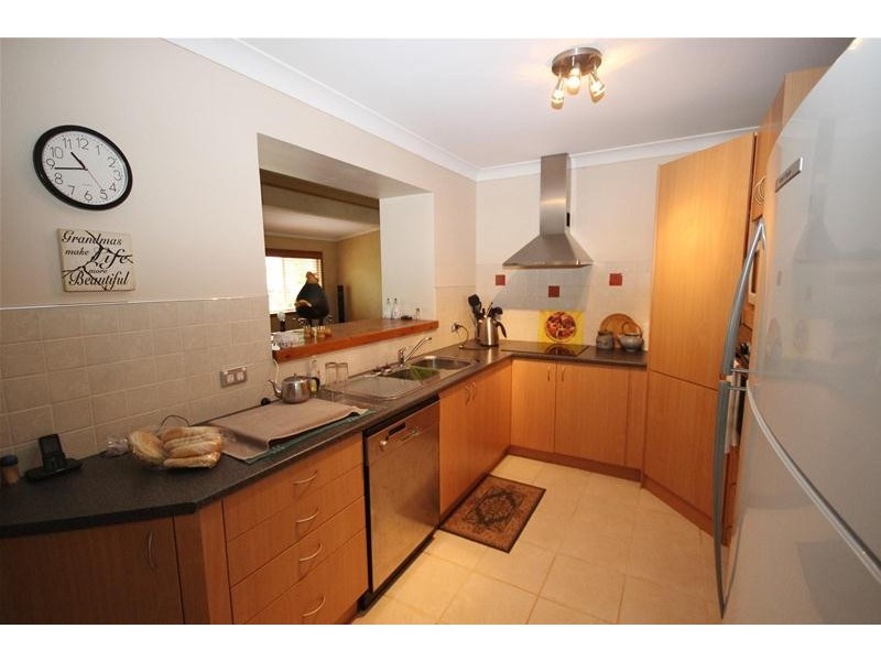 9 Tarwarri Road, Summerland Point NSW 2259