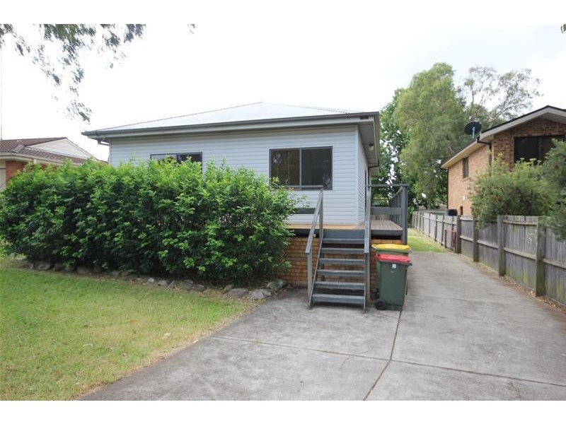 14 Barclay Avenue, Mannering Park NSW 2259