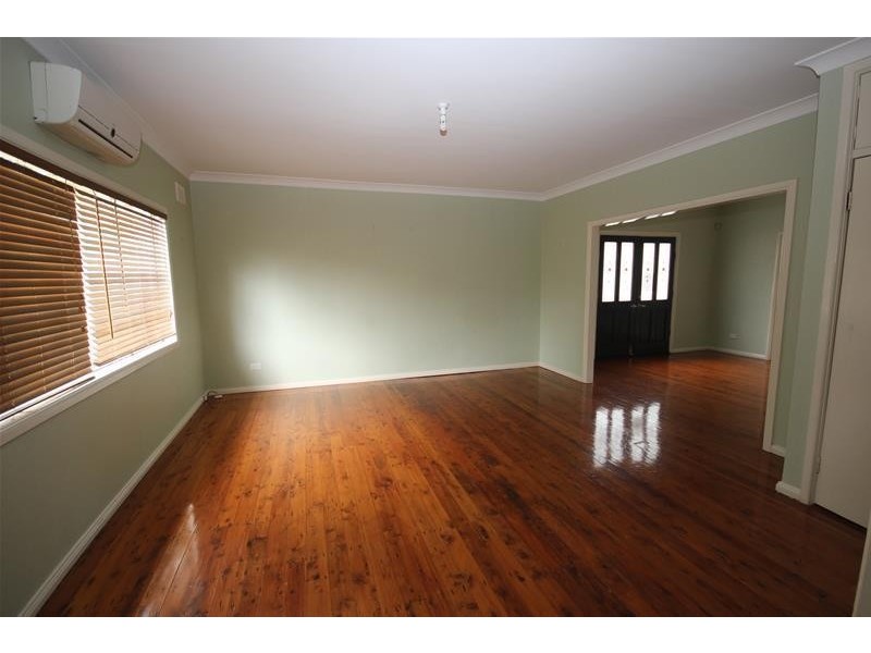 14 Barclay Avenue, Mannering Park NSW 2259