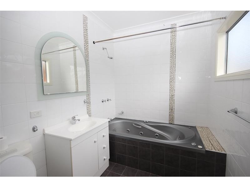 14 Barclay Avenue, Mannering Park NSW 2259