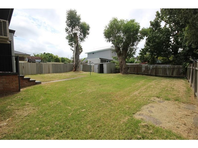 14 Barclay Avenue, Mannering Park NSW 2259