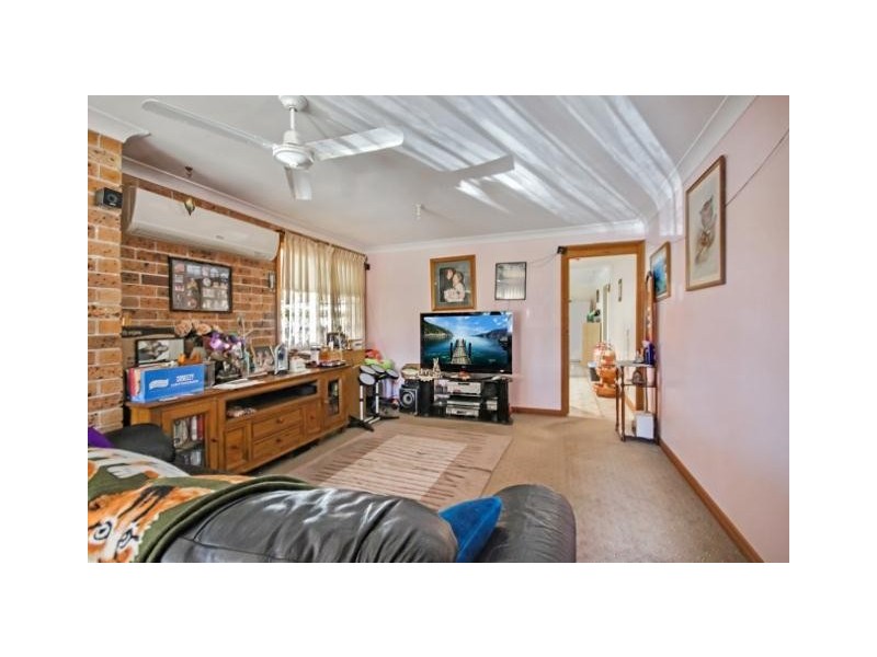 5  Gymea Crescent, Mannering Park NSW 2259