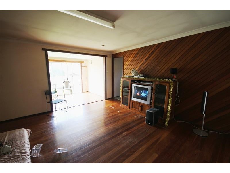 30 Catherine Street, Mannering Park NSW 2259