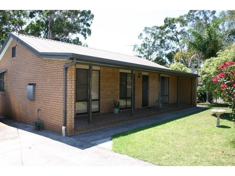2 Harwood Close, Mannering Park NSW 2259
