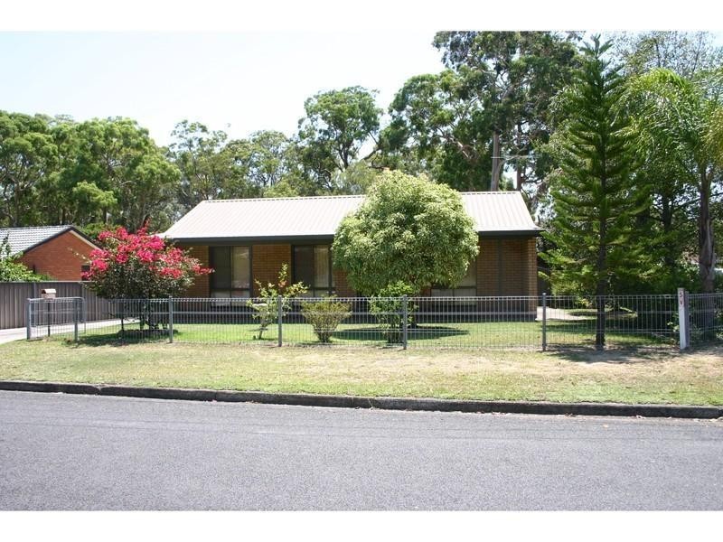 2 Harwood Close, Mannering Park NSW 2259