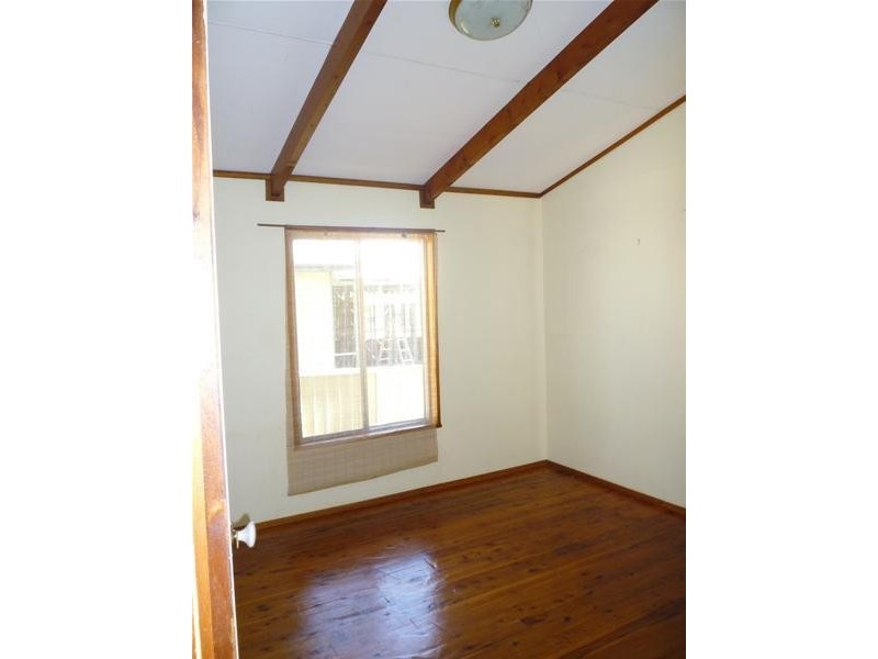 42 Spencer Street, Mannering Park NSW 2259