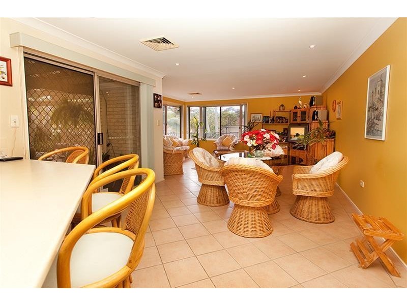 9 Anchorage Circle, Summerland Point NSW 2259