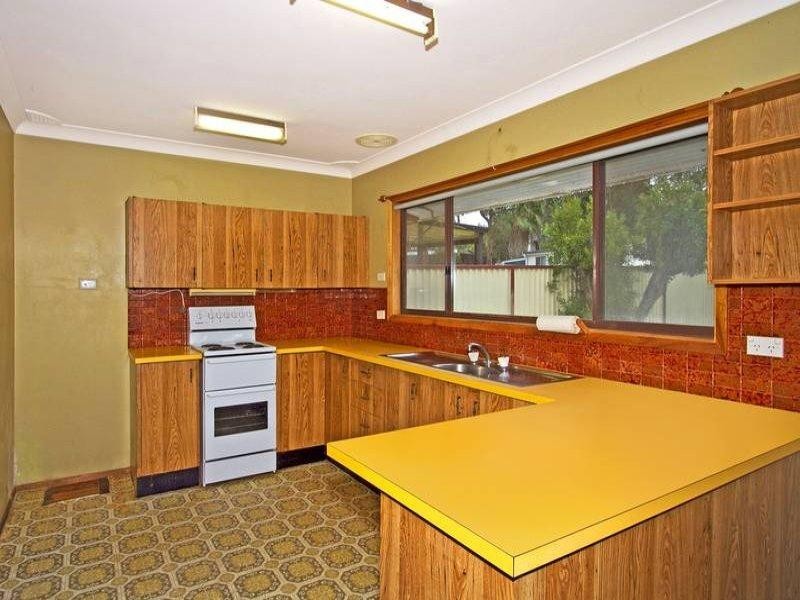 77 Cams Boulevard, Summerland Point NSW 2259