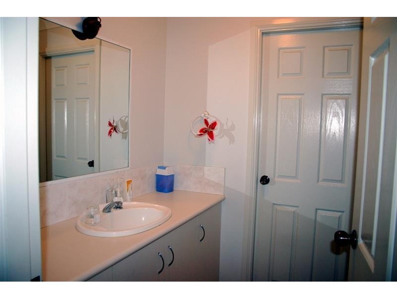 15 Warrina Avenue, Summerland Point NSW 2259