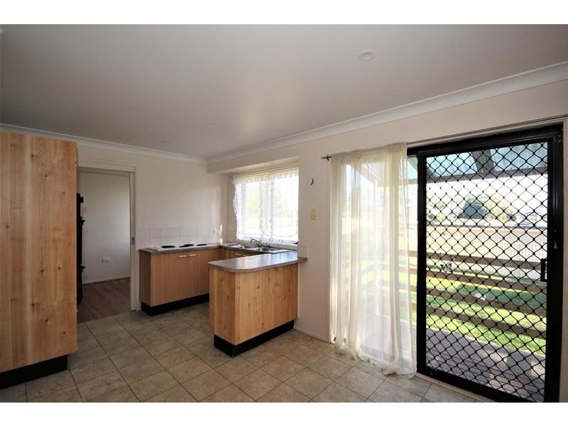 12 Griffith Street, Mannering Park NSW 2259