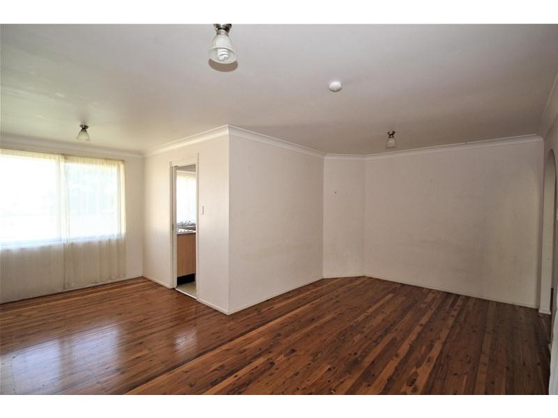 12 Griffith Street, Mannering Park NSW 2259