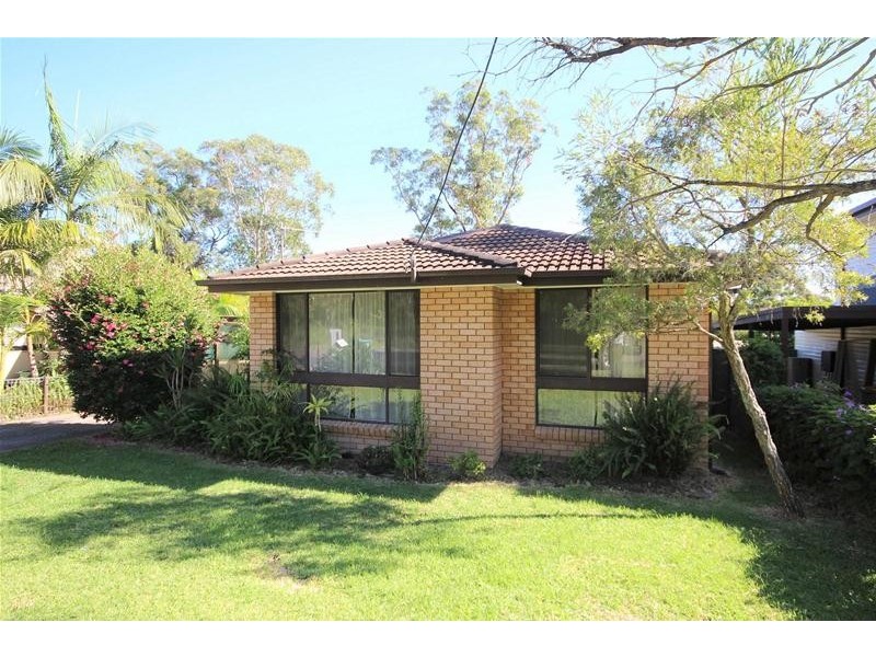 12 Griffith Street, Mannering Park NSW 2259