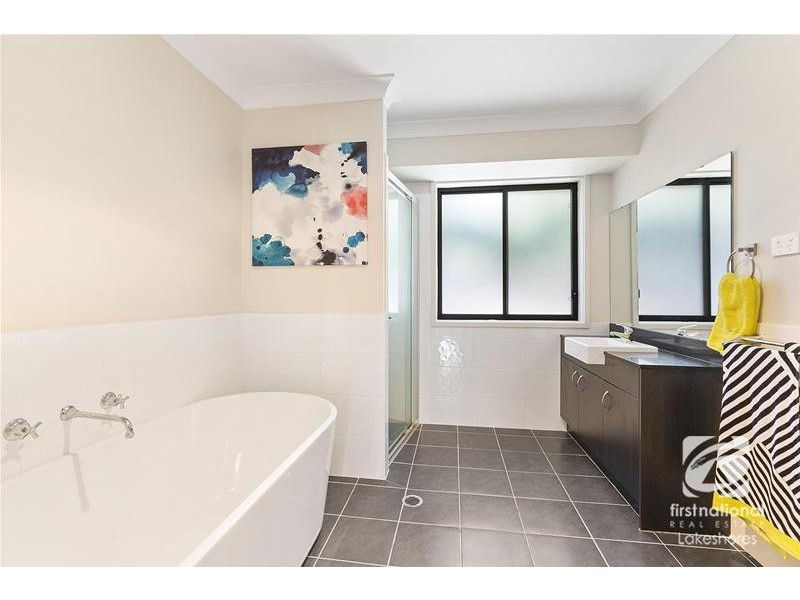 22 Tradewinds Avenue, Summerland Point NSW 2259