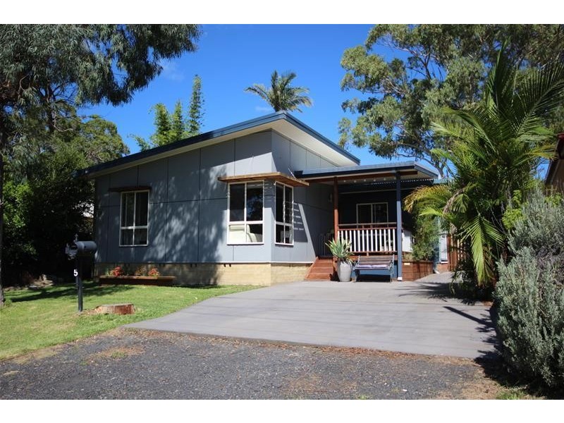5 Warwick Avenue, Mannering Park NSW 2259