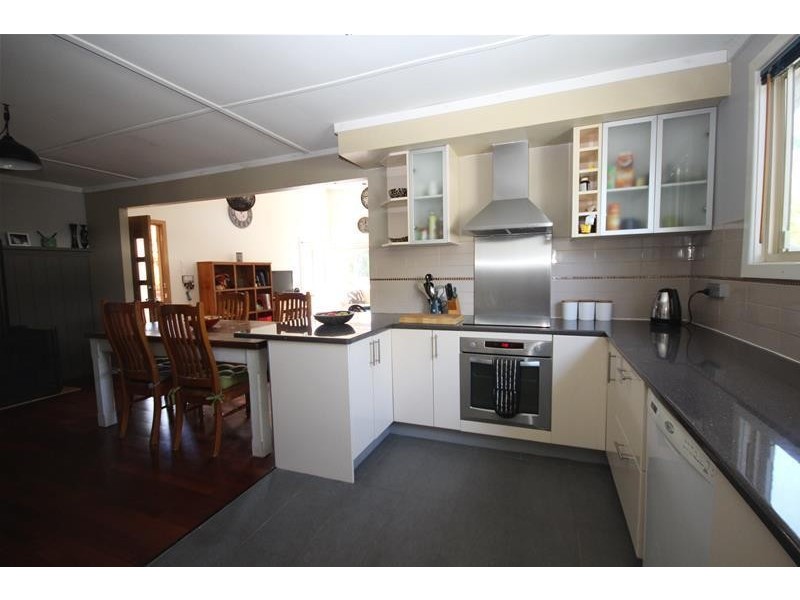 5 Warwick Avenue, Mannering Park NSW 2259