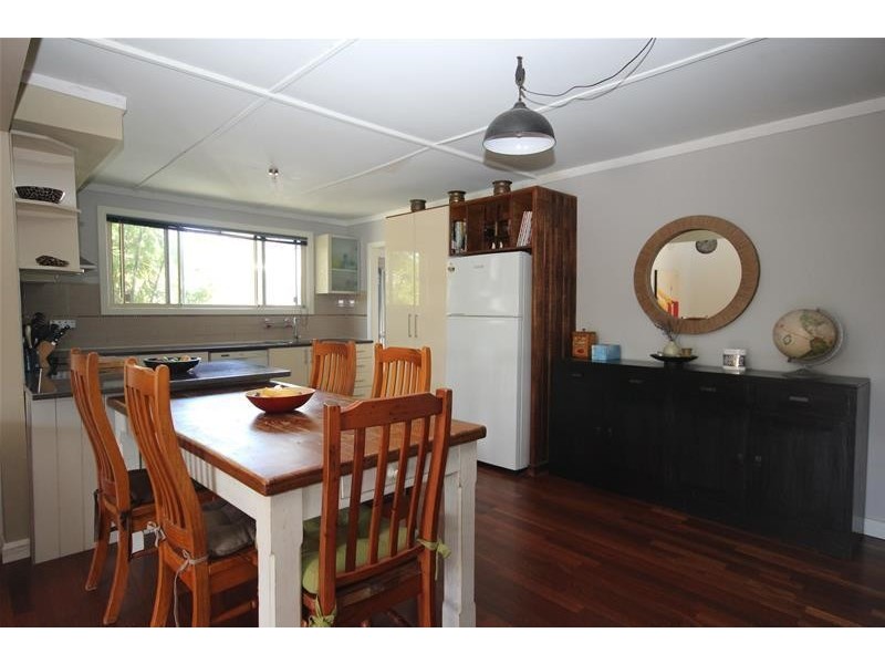 5 Warwick Avenue, Mannering Park NSW 2259