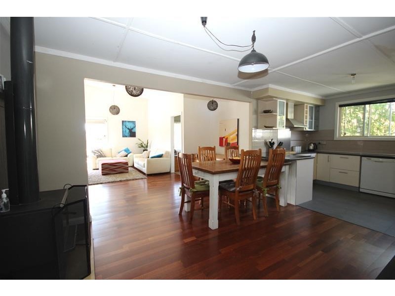 5 Warwick Avenue, Mannering Park NSW 2259