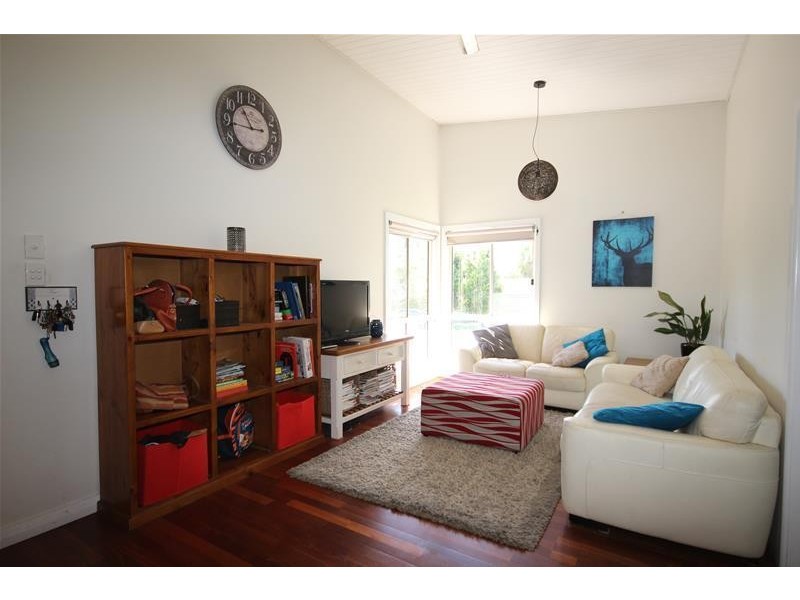 5 Warwick Avenue, Mannering Park NSW 2259