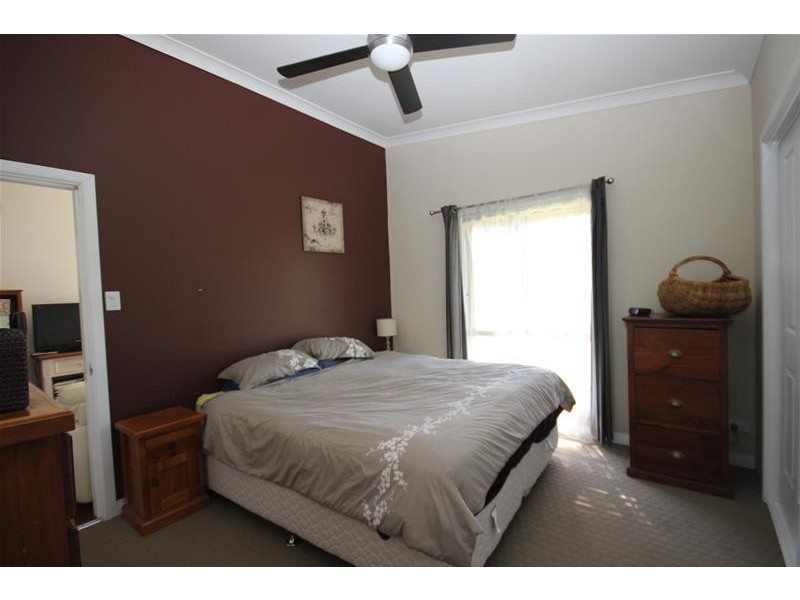 5 Warwick Avenue, Mannering Park NSW 2259