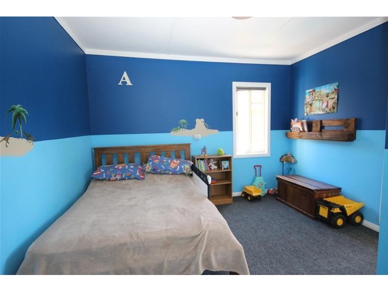 5 Warwick Avenue, Mannering Park NSW 2259