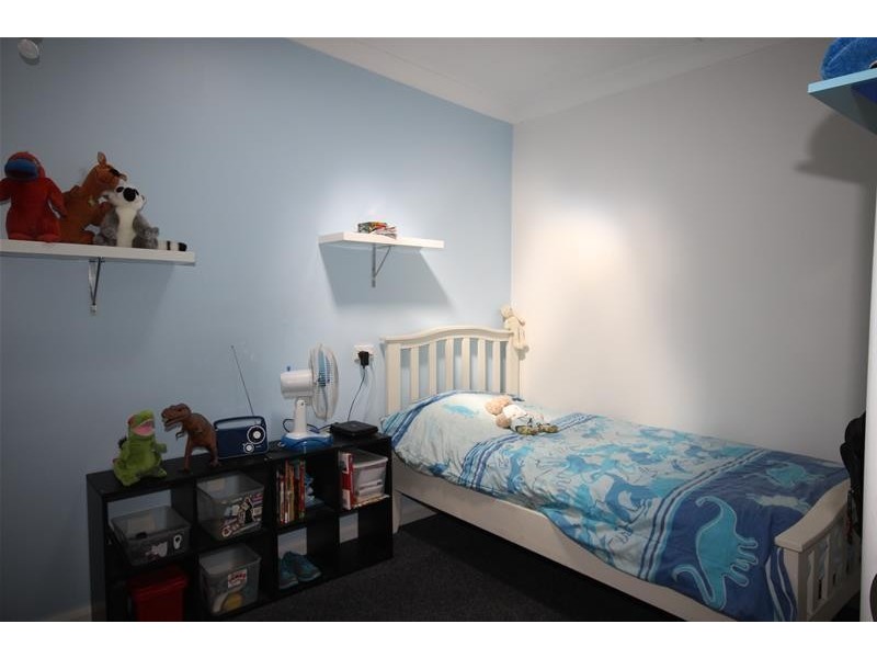 5 Warwick Avenue, Mannering Park NSW 2259