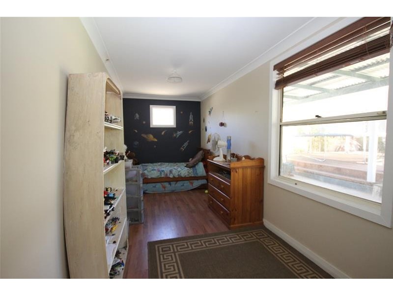 5 Warwick Avenue, Mannering Park NSW 2259