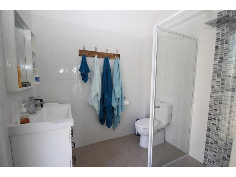 5 Warwick Avenue, Mannering Park NSW 2259