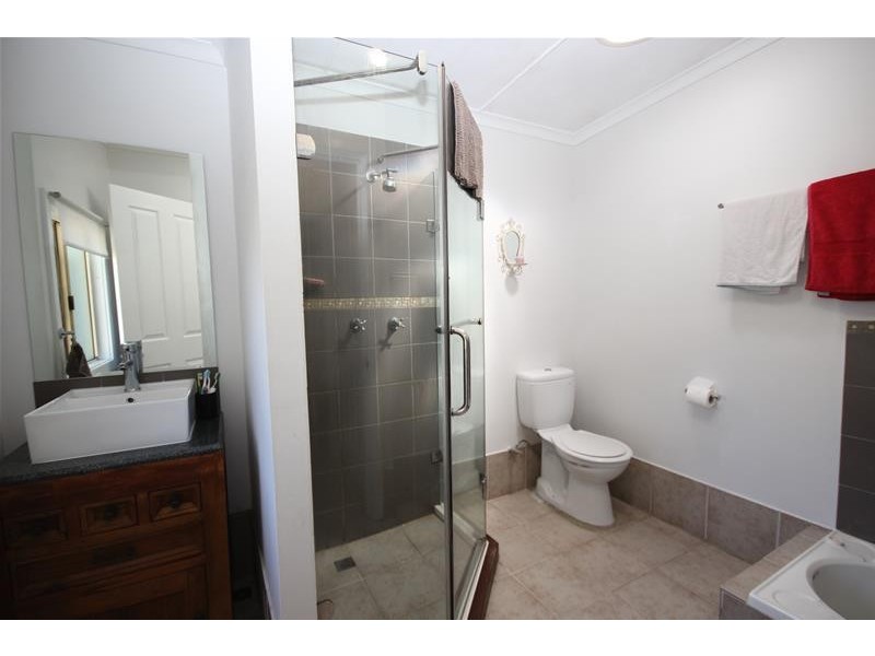 5 Warwick Avenue, Mannering Park NSW 2259