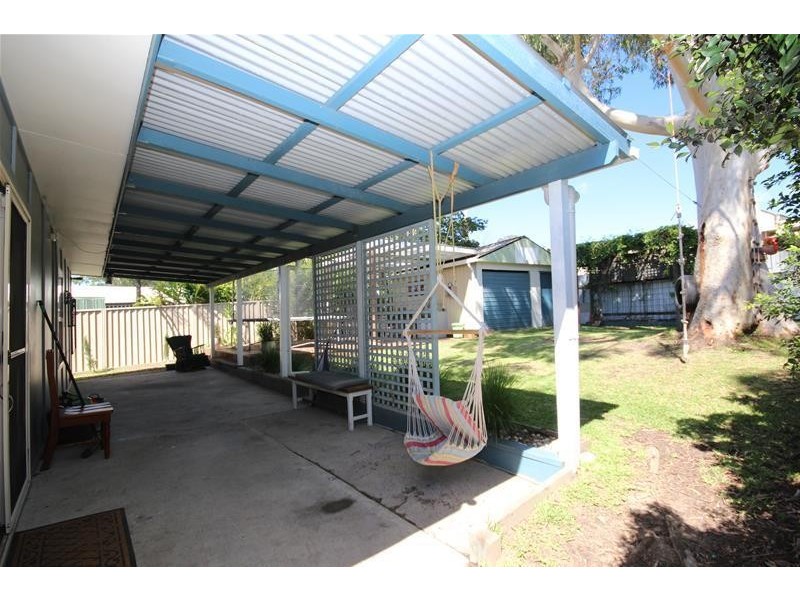 5 Warwick Avenue, Mannering Park NSW 2259