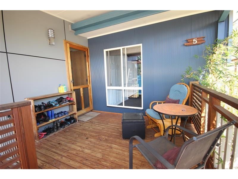 5 Warwick Avenue, Mannering Park NSW 2259