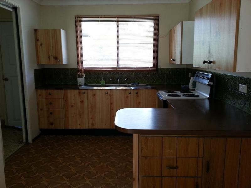 35 Warwick Avenue, Mannering Park NSW 2259