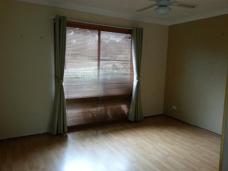 35 Warwick Avenue, Mannering Park NSW 2259