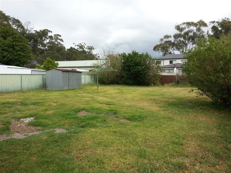 35 Warwick Avenue, Mannering Park NSW 2259